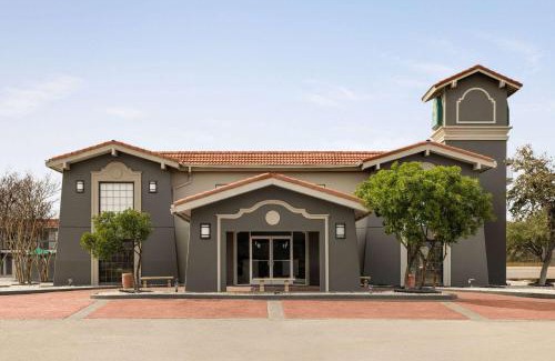 Southside Hotel | La Quinta Inn by Wyndham San Antonio Lackland