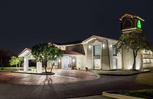 Southside Hotel | La Quinta Inn by Wyndham San Antonio Lackland