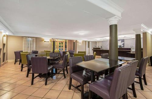 Live Oak Hotel | La Quinta Inn by Wyndham San Antonio I-35 N at Toepperwein