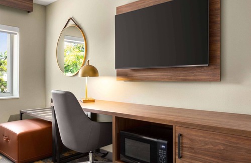 Dentsville Hotel | La Quinta Inn by Wyndham Columbia NE/Fort Jackson