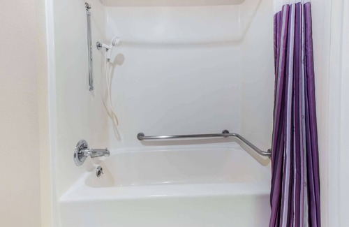 Southgate Hotel | La Quinta Inn by Wyndham Detroit Southgate