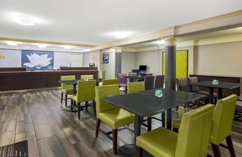 Downtown Hotel | La Quinta Inn by Wyndham Fresno Yosemite