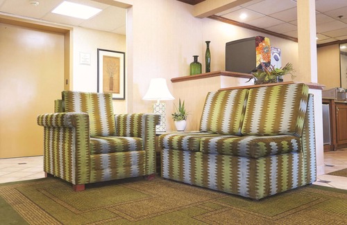 Oak Creek Hotel | La Quinta Inn by Wyndham Milwaukee Airport/Oak Creek