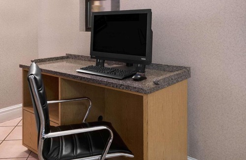 Farmington Hotel | La Quinta Inn by Wyndham Farmington