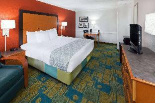 Victoria Hotel | La Quinta Inn by Wyndham Victoria