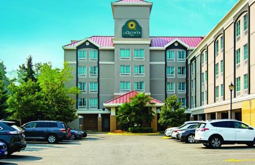 Richmond City Centre Hotel | La Quinta Inn by Wyndham Vancouver Airport