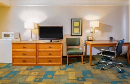 Southwest Colorado Springs Hotel | La Quinta Inn & Suites by Wyndham Colorado Springs South AP