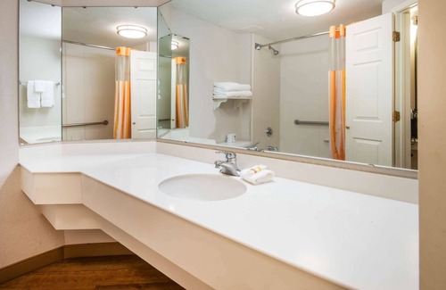 Southwest Colorado Springs Hotel | La Quinta Inn & Suites by Wyndham Colorado Springs South AP