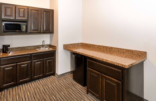 Mount Pleasant Hotel | La Quinta Inn & Suites by Wyndham Mt. Pleasant