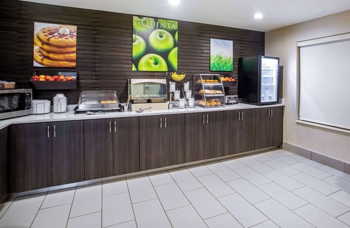 Mitchell Hotel | La Quinta Inn & Suites by Wyndham Pontoon Beach