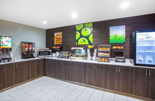 Mitchell Hotel | La Quinta Inn & Suites by Wyndham Pontoon Beach