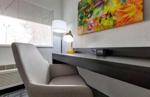 Southside Hotel | La Quinta Inn & Suites by Wyndham Jacksonville Mandarin