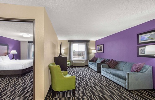 Plainfield Hotel | La Quinta Inn & Suites by Wyndham Norwich-Plainfield-Casino