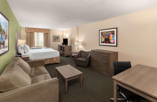 Medical Center District Hotel | La Quinta Inn & Suites by Wyndham San Antonio Medical Ctr NW