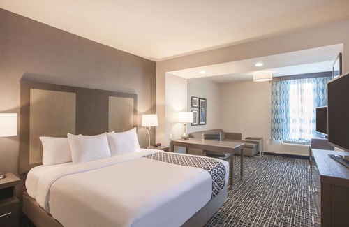 San Marcos Hotel | La Quinta Inn & Suites by Wyndham San Marcos Outlet Mall