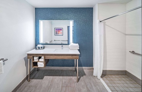 Texas City Hotel | La Quinta Inn & Suites by Wyndham Texas City I 45