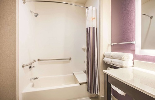 The Colony Hotel | La Quinta Inn & Suites by Wyndham Dallas Plano - The Colony