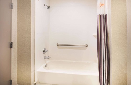 The Colony Hotel | La Quinta Inn & Suites by Wyndham Dallas Plano - The Colony