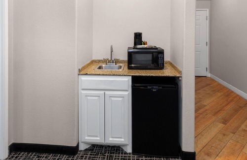 Brownwood Hotel | La Quinta Inn & Suites by Wyndham Brownwood