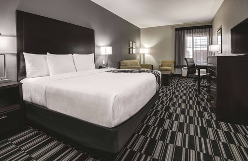 Fort Worth Hotel | La Quinta Inn & Suites by Wyndham Fort Worth West - I-30