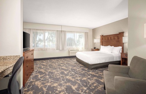 Grants Pass Hotel | La Quinta Inn & Suites by Wyndham Grants Pass