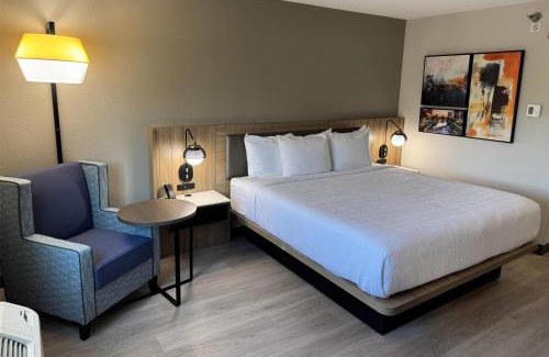 Greenville - Spartanburg Hotel | La Quinta Inn & Suites by Wyndham Greenville Woodruff Rd