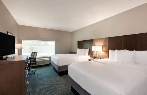 Lafayette Hotel | La Quinta Inn & Suites by Wyndham Lafayette Oil Center