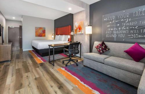 Lewisville Hotel | La Quinta Inn & Suites by Wyndham Lewisville