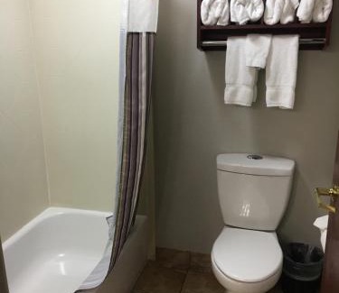 Jeffersontown Hotel | La Quinta Inn & Suites by Wyndham Louisville East