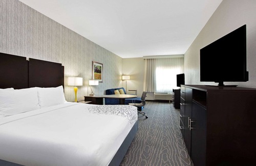 Palestine Hotel | La Quinta Inn & Suites by Wyndham Palestine