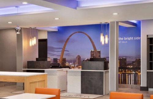Sunset Hills Hotel | La Quinta Inn & Suites by Wyndham St Louis Route 66