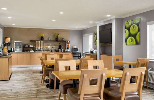 Tinley Park Hotel | La Quinta Inn & Suites by Wyndham Chicago Tinley Park