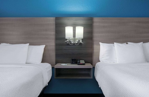 Weatherford Hotel | La Quinta Inn & Suites by Wyndham Weatherford