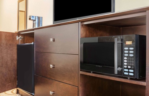 Beeville Hotel | La Quinta Inn & Suites by Wyndham Beeville