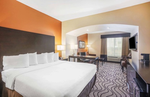 Beeville Hotel | La Quinta Inn & Suites by Wyndham Beeville