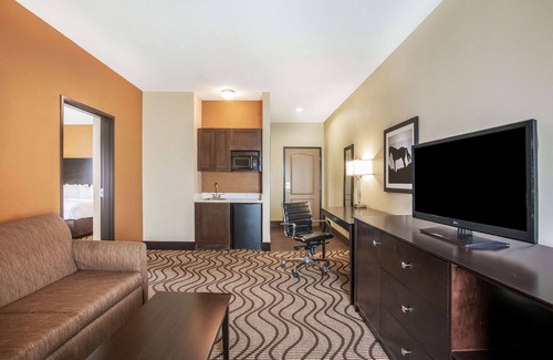 Beeville Hotel | La Quinta Inn & Suites by Wyndham Beeville