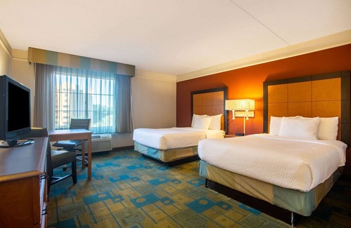 Charlotte Hotel | La Quinta Inn & Suites by Wyndham Charlotte Airport South