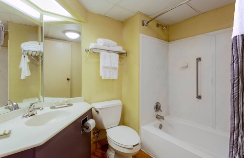 Charlotte Hotel | La Quinta Inn & Suites by Wyndham Charlotte Airport South