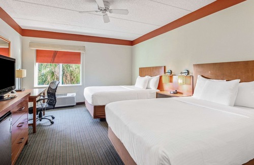 Cutler Bay Hotel | La Quinta Inn & Suites by Wyndham Miami Cutler Bay