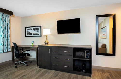 Sunrise Manor Hotel | La Quinta Inn & Suites by Wyndham Las Vegas Nellis