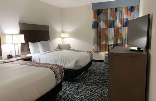 Red Oak Hotel | La Quinta Inn & Suites by Wyndham-Red Oak TX IH-35E