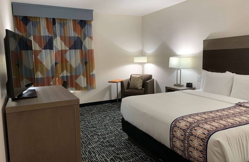 Red Oak Hotel | La Quinta Inn & Suites by Wyndham-Red Oak TX IH-35E