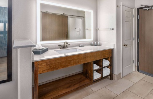 Santa Rosa Hotel | La Quinta Inn & Suites by Wyndham Santa Rosa