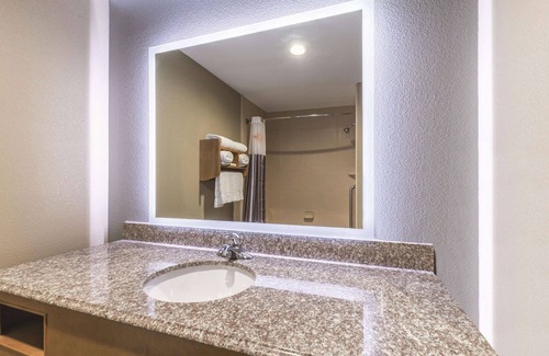 Catoosa Hotel | La Quinta Inn & Suites by Wyndham Tulsa - Catoosa Route 66