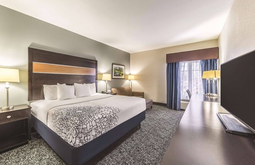 Catoosa Hotel | La Quinta Inn & Suites by Wyndham Tulsa - Catoosa Route 66