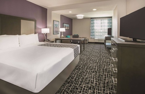 Park Central Hotel | La Quinta Inn & Suites by Wyndham Dallas - Richardson