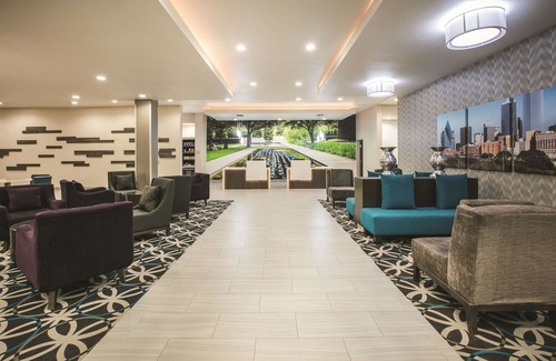 Park Central Hotel | La Quinta Inn & Suites by Wyndham Dallas - Richardson