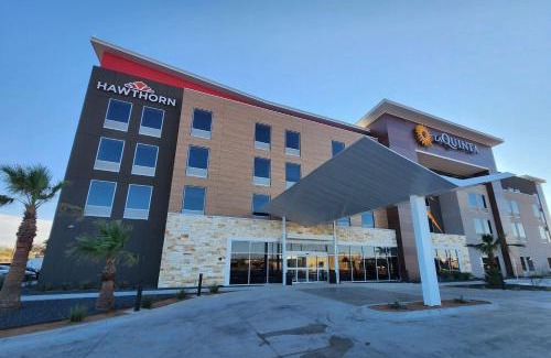 Amistad National Recreational Area Hotel | La Quinta Inn & Suites by Wyndham Del Rio