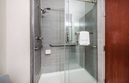 Fairborn Hotel | La Quinta Inn & Suites by Wyndham Fairborn Wright-Patterson