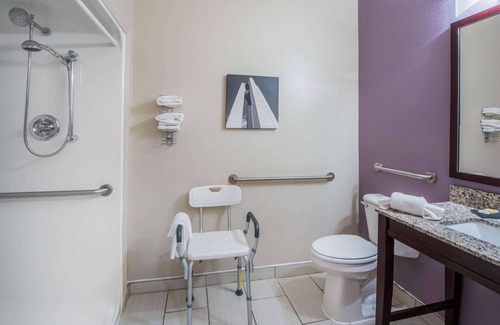 Fairborn Hotel | La Quinta Inn & Suites by Wyndham Fairborn Wright-Patterson